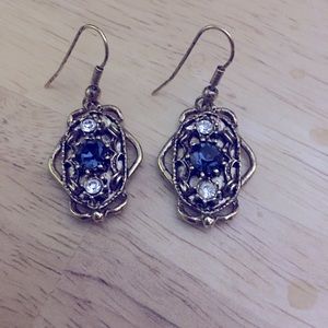 Galleri Blue & Clear Austrian Crystal Antiqued Golden Wire Dangle Earrings / 010